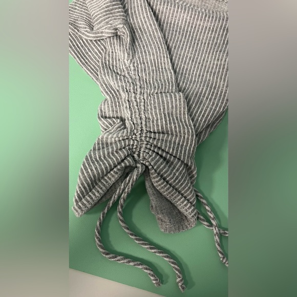 Caution to the Wind Grey and White Stripped Crop long sleeve shirt, Girl size 10 - Picture 5 of 5